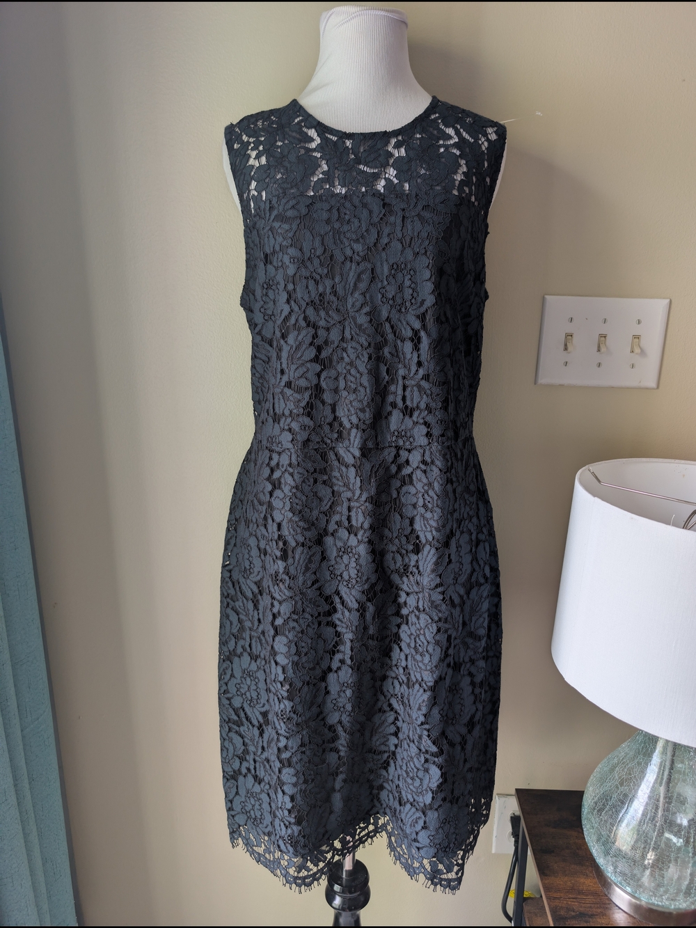 Black Lace Open Back Midi Dress - Sleek Sleeveless Design